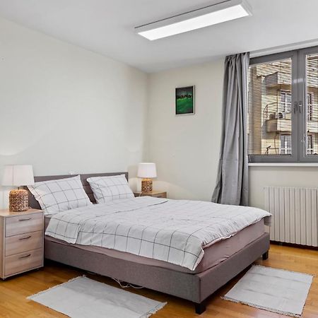 125 Sqm Family Friendly With Kids Room ブカレスト エクステリア 写真