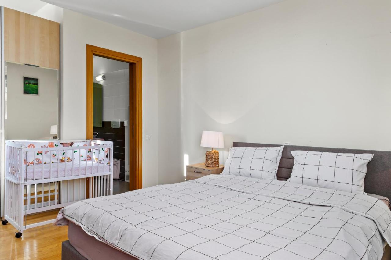 125 Sqm Family Friendly With Kids Room ブカレスト エクステリア 写真