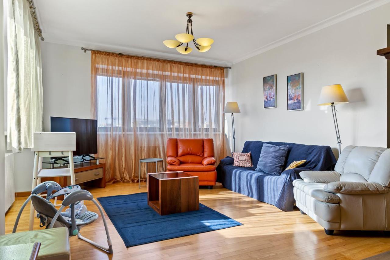 125 Sqm Family Friendly With Kids Room ブカレスト エクステリア 写真
