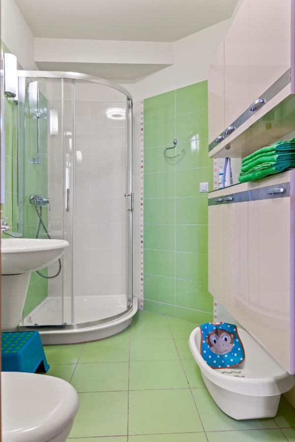125 Sqm Family Friendly With Kids Room ブカレスト エクステリア 写真