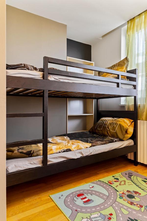 125 Sqm Family Friendly With Kids Room ブカレスト エクステリア 写真