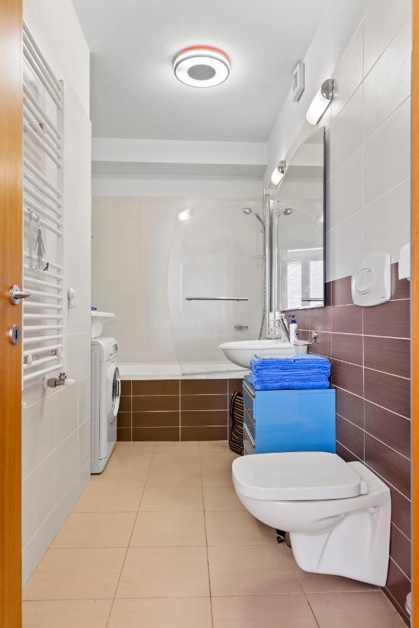 125 Sqm Family Friendly With Kids Room ブカレスト エクステリア 写真
