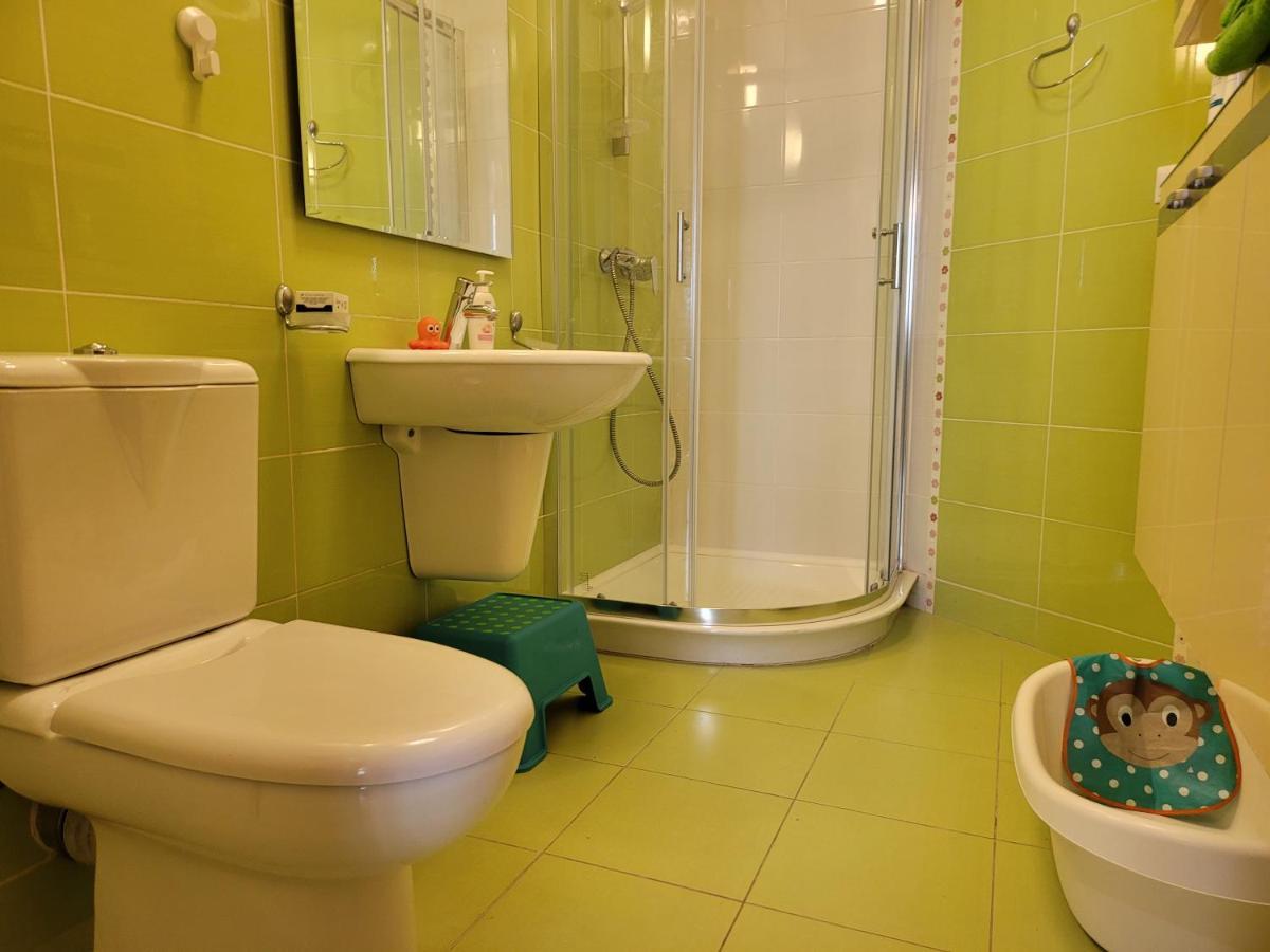 125 Sqm Family Friendly With Kids Room ブカレスト エクステリア 写真