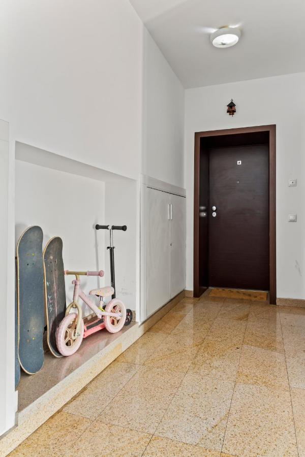 125 Sqm Family Friendly With Kids Room ブカレスト エクステリア 写真