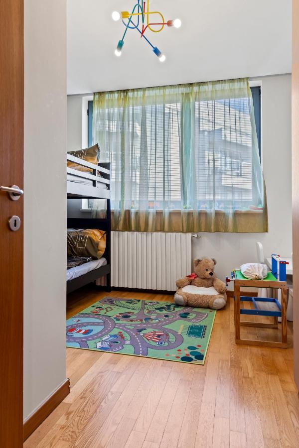 125 Sqm Family Friendly With Kids Room ブカレスト エクステリア 写真