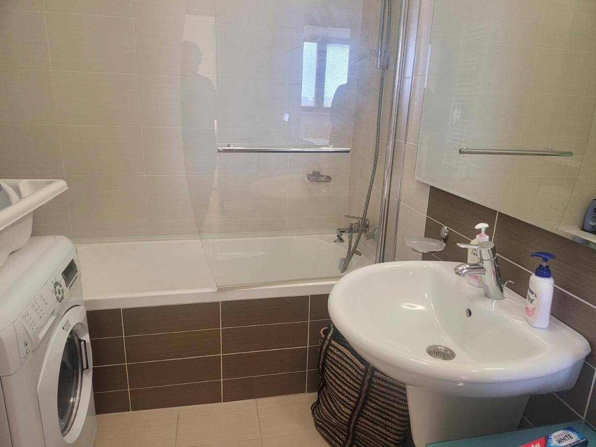 125 Sqm Family Friendly With Kids Room ブカレスト エクステリア 写真