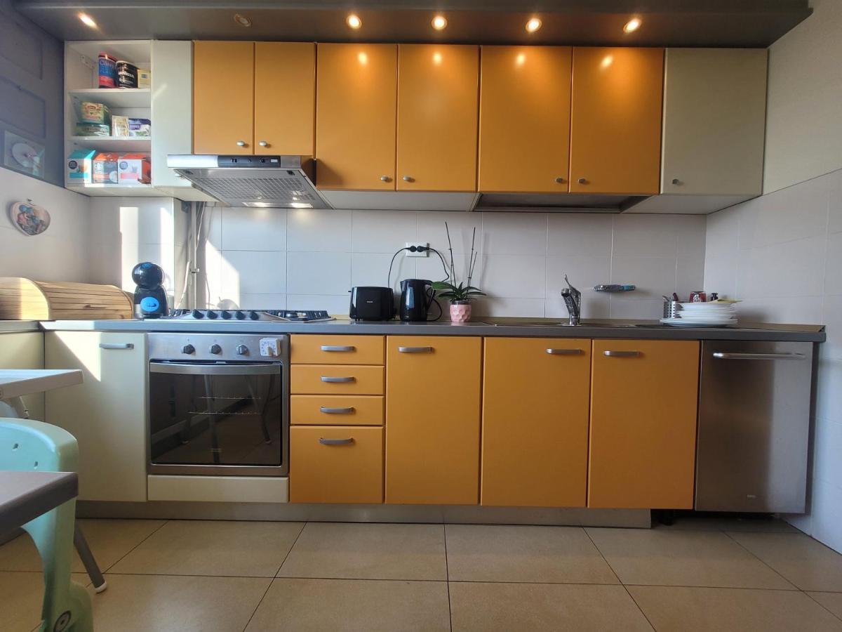 125 Sqm Family Friendly With Kids Room ブカレスト エクステリア 写真