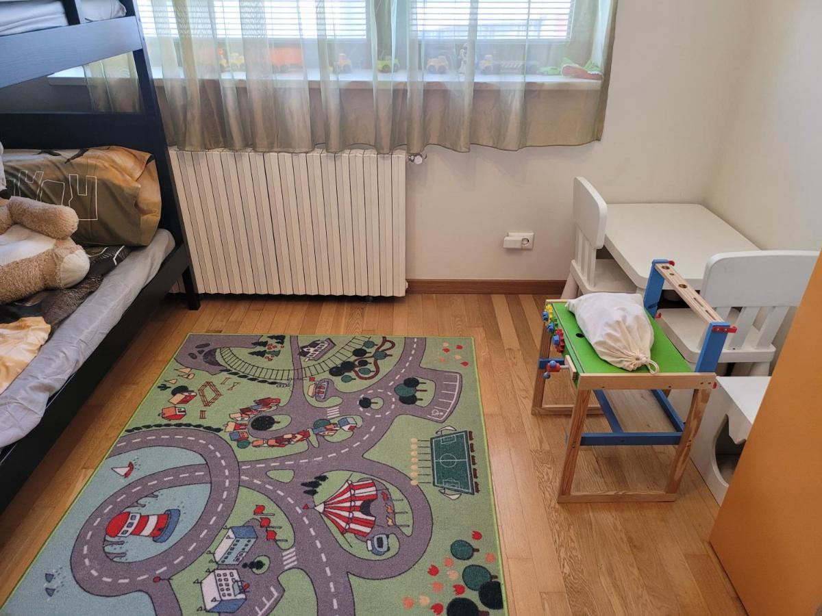 125 Sqm Family Friendly With Kids Room ブカレスト エクステリア 写真