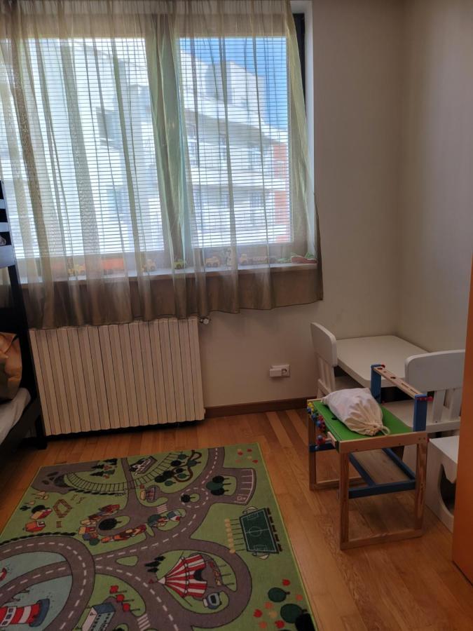 125 Sqm Family Friendly With Kids Room ブカレスト エクステリア 写真